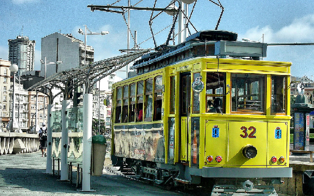 A Coruña sin coche: combina alojamiento, taxi y bus para una visita sin estrés